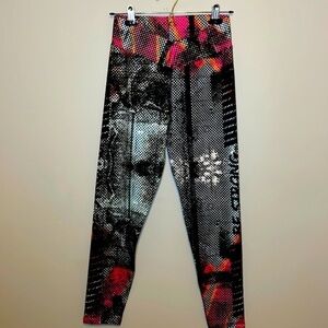 PRINT “Be strong” legging